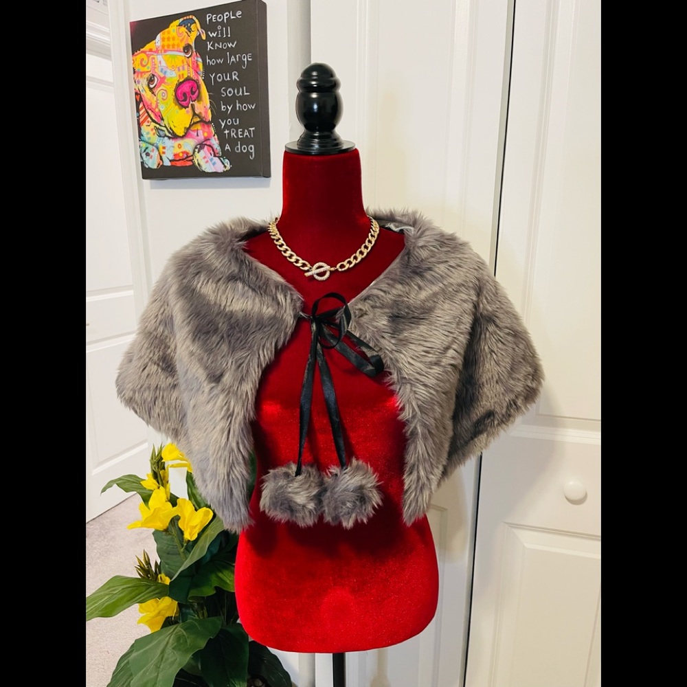 FAUX FUR WRAP